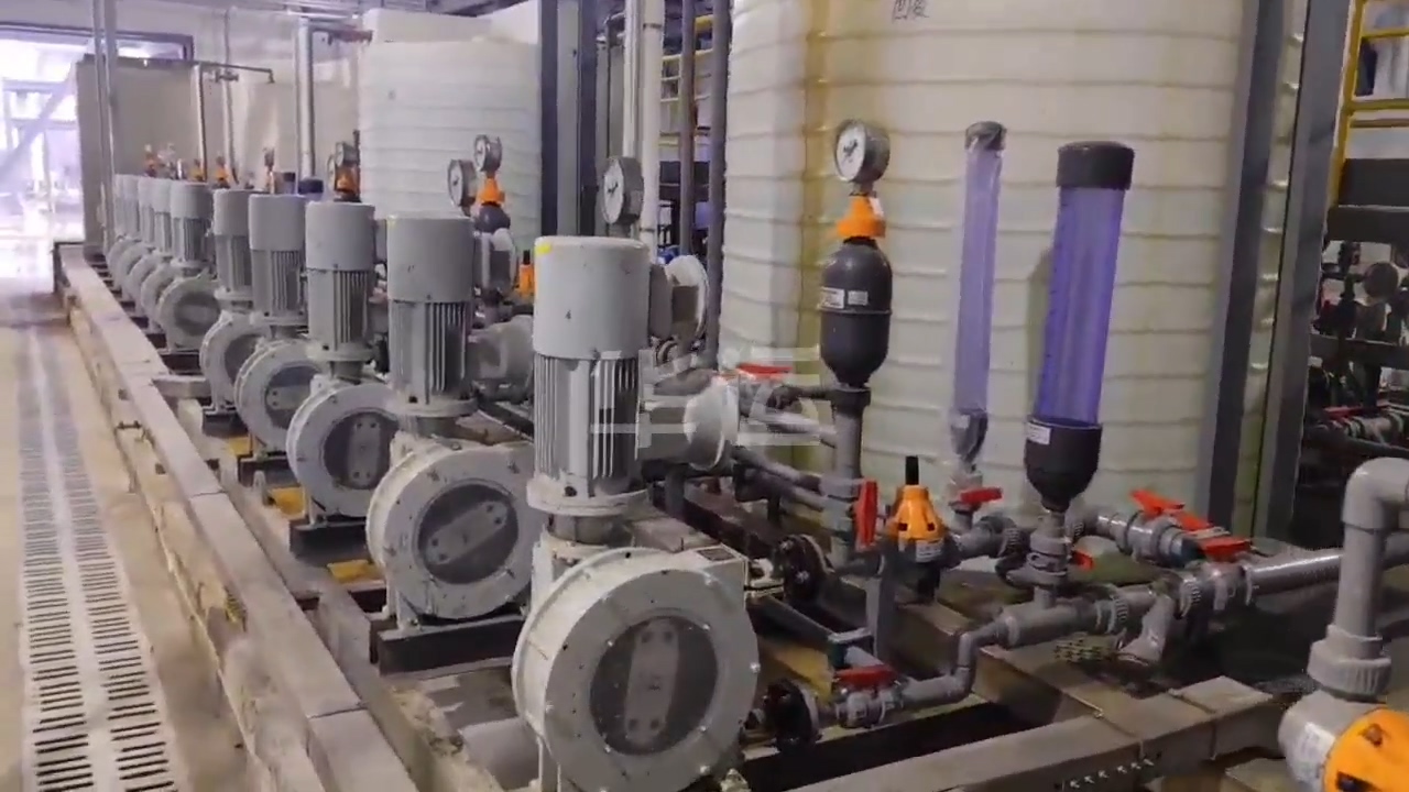 华运机械软管泵助力国内石油公司油气田净化工程，赋能深度处理加药环节